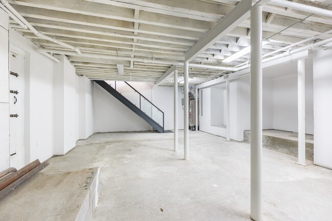 Building Photo - 91 Allen Street