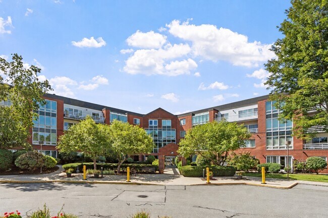 Foto del edificio - 487 Place Ln