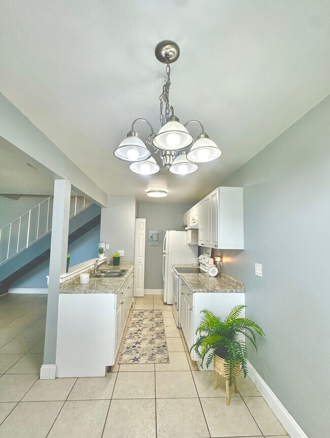 Foto del edificio - Now Leasing: 2-Bedroom Home with Garage & ...
