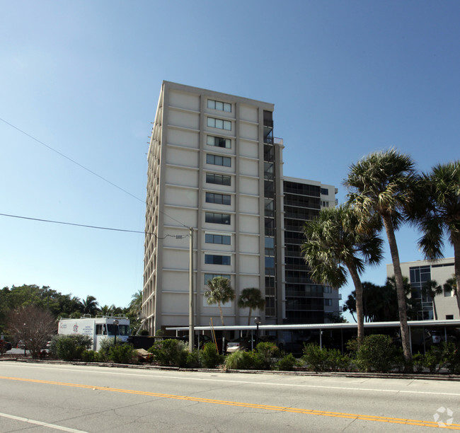 Building Photo - Siesta Towers