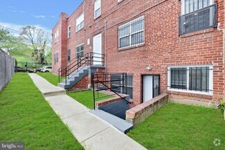 Building Photo - 430 Condon Terrace SE
