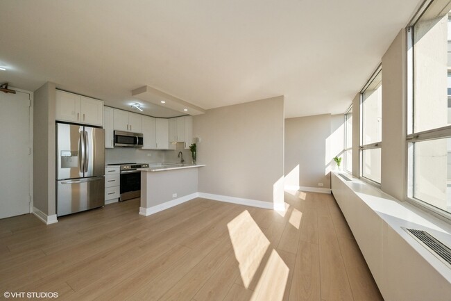 Foto del edificio - 2626 N Lakeview Ave