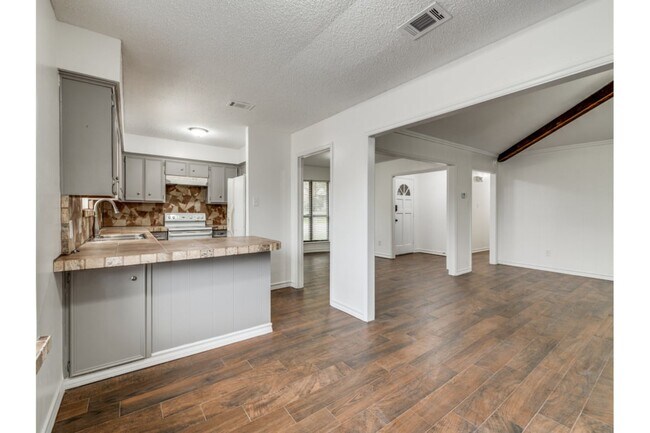 Foto del edificio - 6900 Wicks Trail