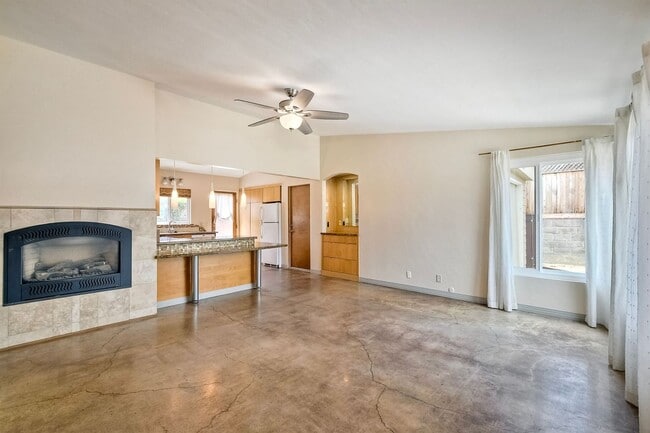 Building Photo - Coastal Living - Minutes from the Beach