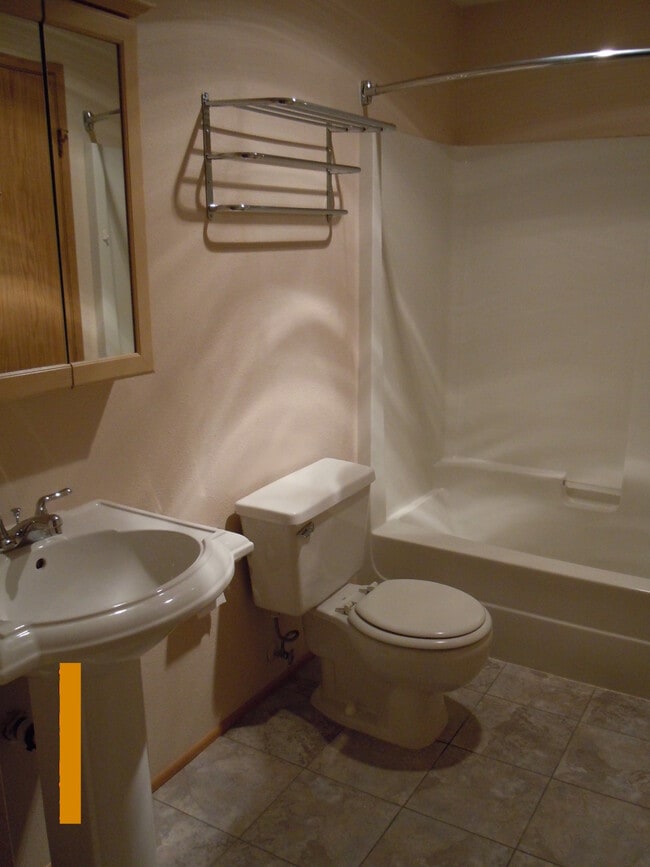 Full Bathroom - 12707 87th Ct NE