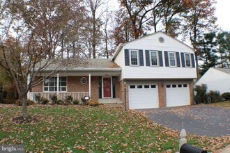 Building Photo - 5584 Queen Victoria Ct