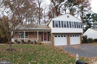 Building Photo - 5584 Queen Victoria Ct