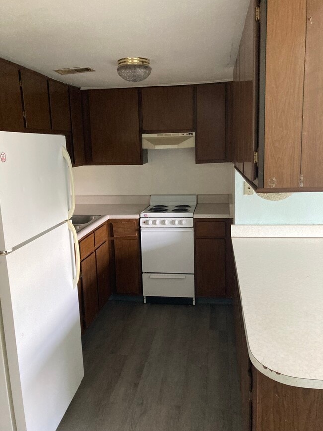 Kitchen - 1635 Watervliet Ave