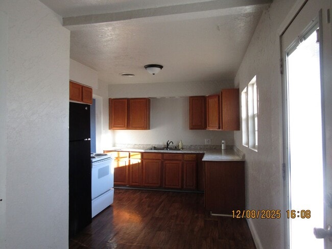 Building Photo - Very nice spacious home! No Carpet!