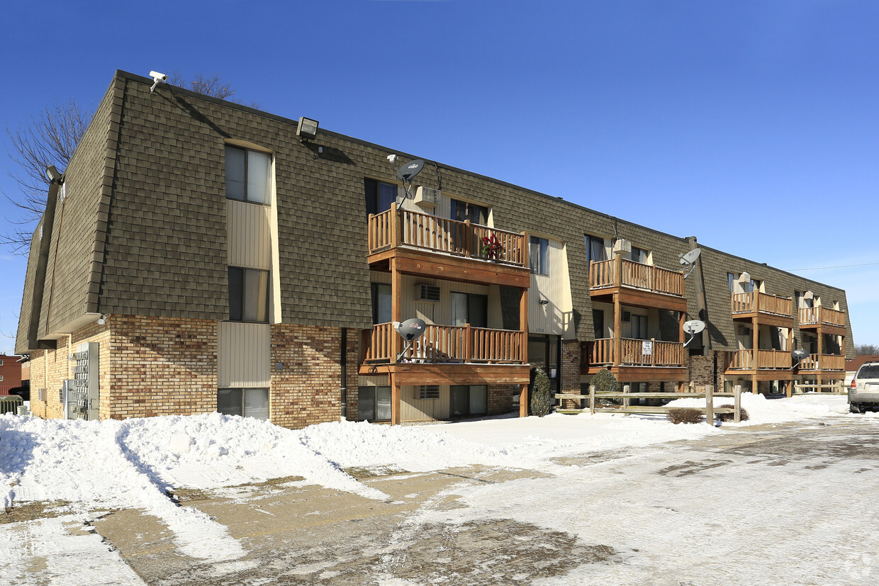 Building Photo - Meadow Oaks Apartments