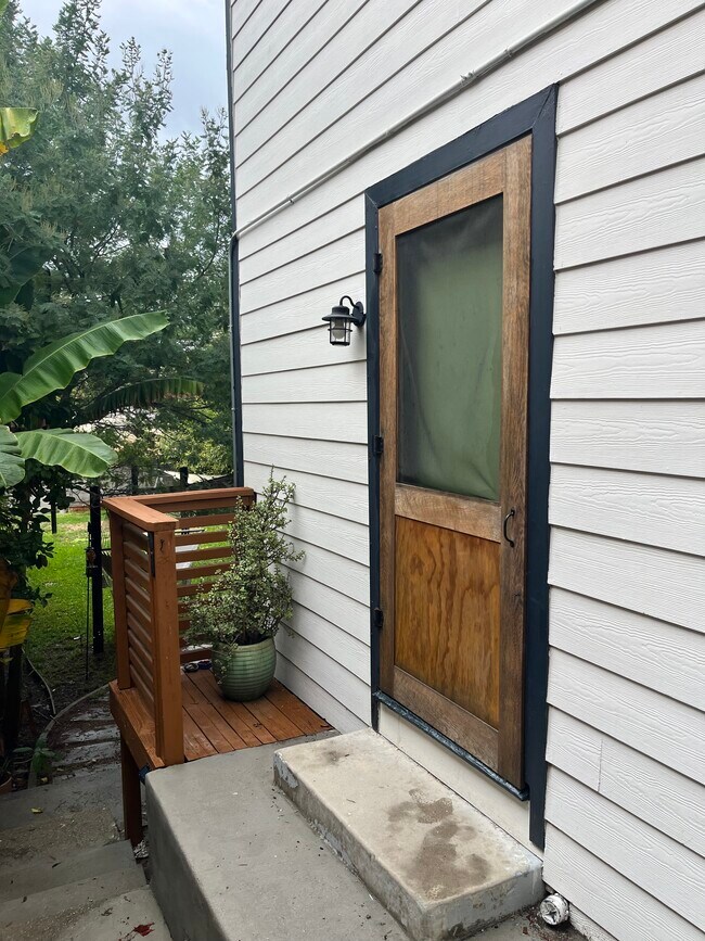 Foto del edificio - 6155 Strickland Ave