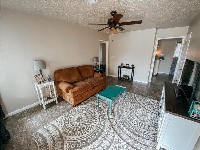 Building Photo - 208 Thompson Dr