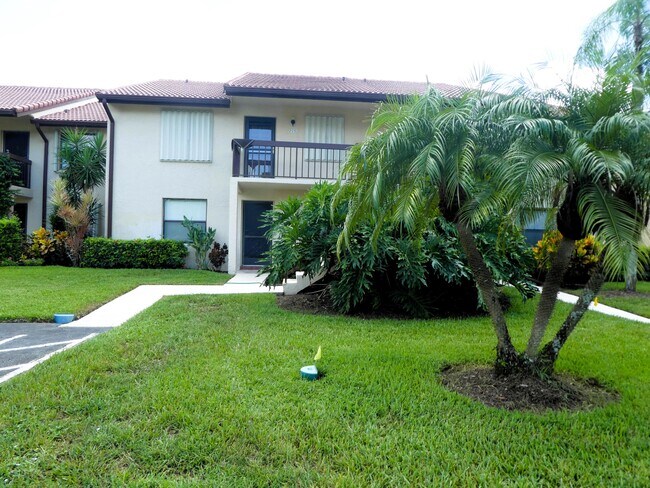 Foto del edificio - 4570 Lucerne Lakes Blvd E