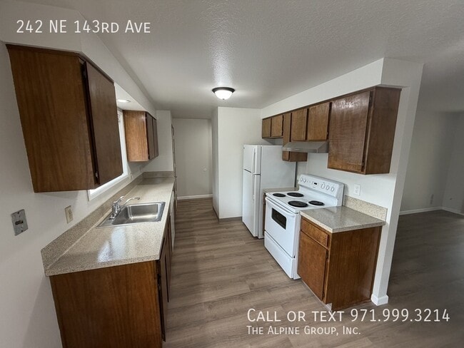 Building Photo - 242 NE 143rd Ave