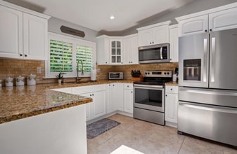 Building Photo - 1110 SW 15th St