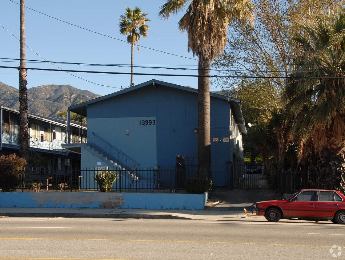 Primary Photo - 13993-14007 Foothill Blvd