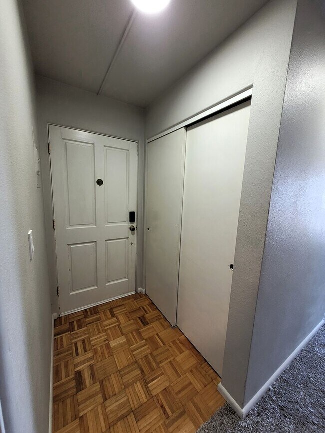 Building Photo - Southside Condo with a View - 1 Bedroom - ...