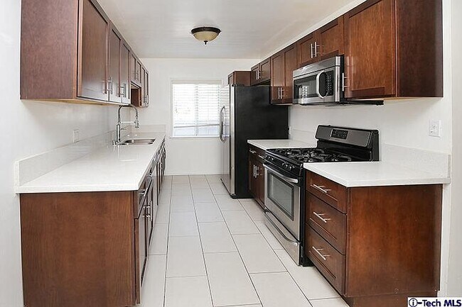 Foto del edificio - 6754 Bellingham Ave