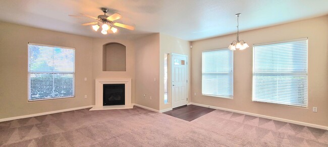 Foto del edificio - LUXURIOUS 1 STORY CONDO IN NATOMAS W/ ON-S...