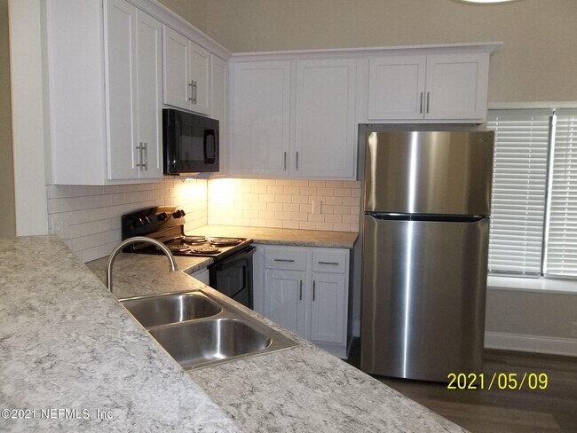 Foto del edificio - 8072 Kilwinning Ln