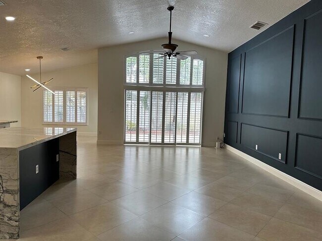 Foto del edificio - 16586 NW 4th St