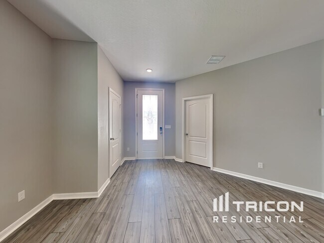 Foto del edificio - 523 Falcon Ridge Rd