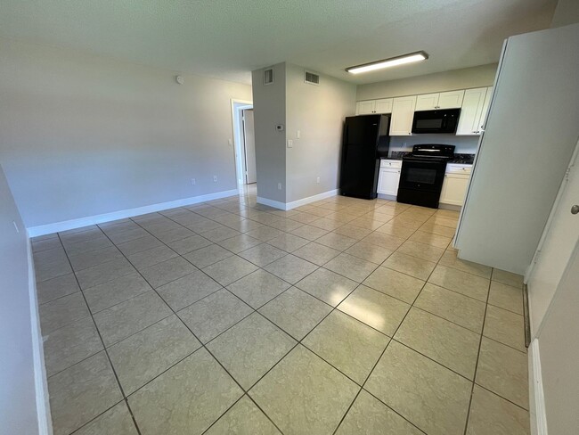 Building Photo - ANNUAL RENTAL - POINCIANA 1 BED / 1 BATH