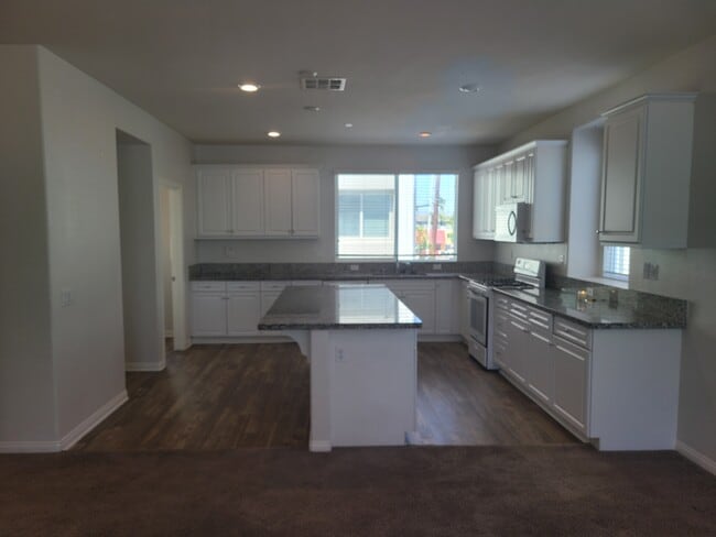Building Photo - 14414 Strawberry Ln