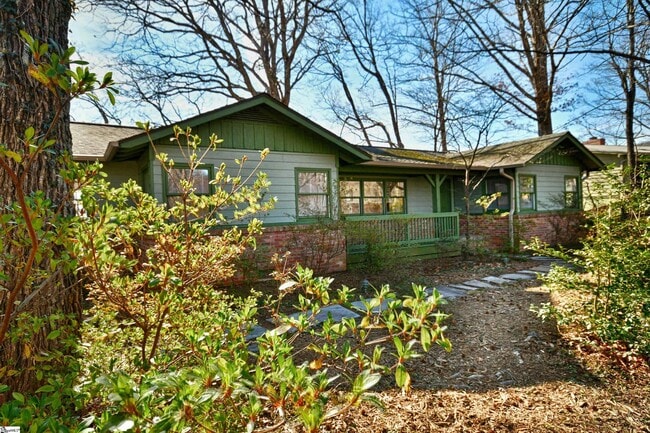 Building Photo - 1671 Hogback Mountain Rd