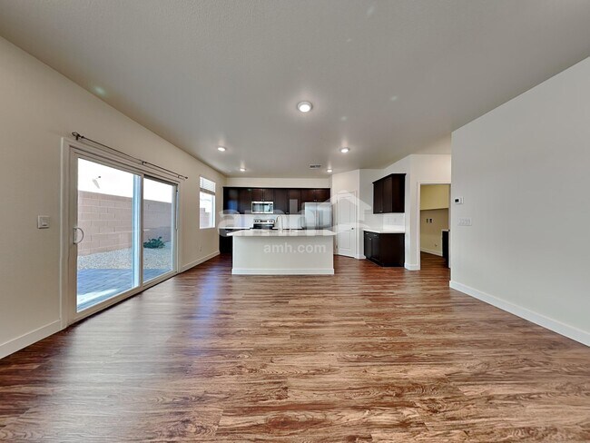 Foto del edificio - 2006 Reaves Wy
