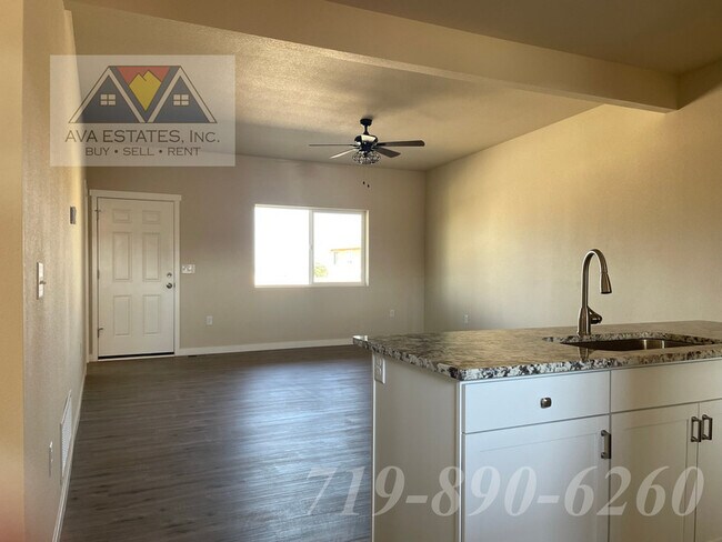 Foto del edificio - 753 E Springmont Dr