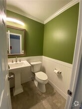 Building Photo - 447 Summerhaven Dr N