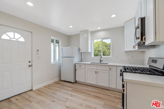 Building Photo - 2018 Forest Ave