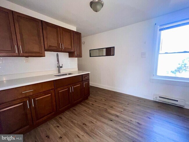 Building Photo - 1249 Shackamaxon St