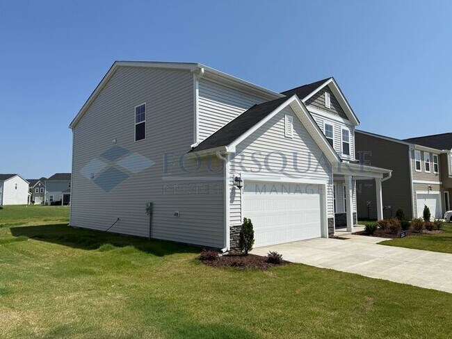 Foto del edificio - Spacious 3-Bed Home with Flex Room, Loft, Screened Porch & 2-Car Garage – Convenient to Angier an...