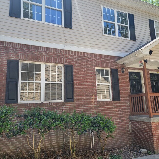 Building Photo - Welcome to 988 Sims Ave in Atlanta, and wa...