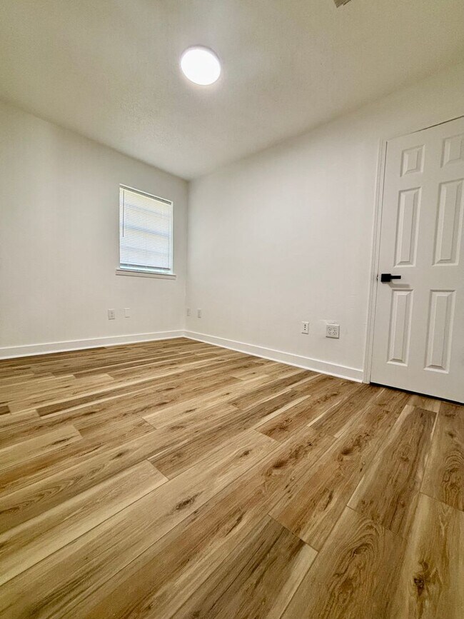 Foto del edificio - Beautifully Remodeled 3-Bed Home with Huge...