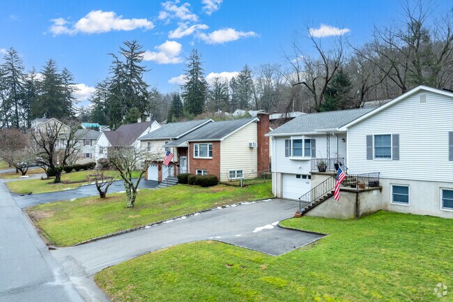 Cozy rows of homes in Sleepy Hollow Village add to the neighborly feel.