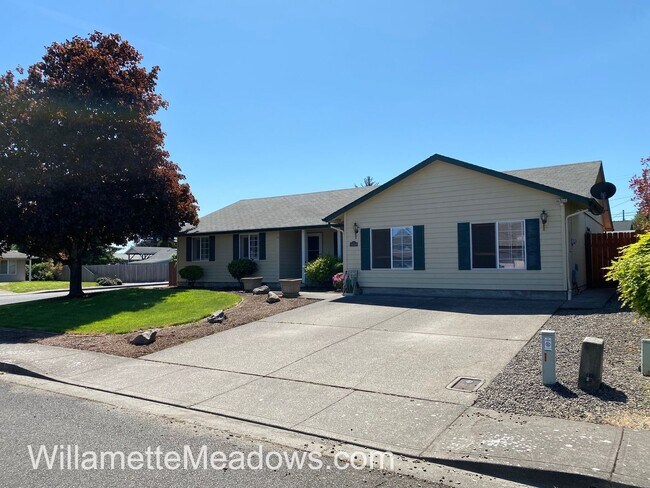 Building Photo - Beautiful 3 Bedrooms, 2 Bathrooms, In Aums...