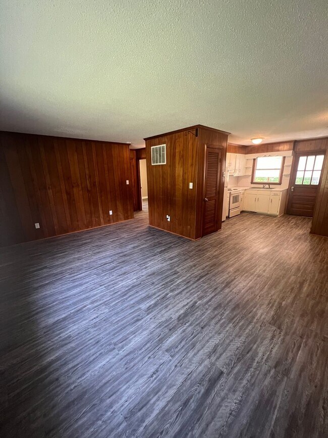 Foto del edificio - 2 Bedroom Duplex Available (Monroe)