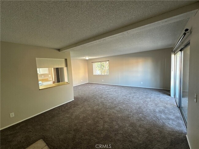 Foto del edificio - 16970 Marygold Avenue Unit 39