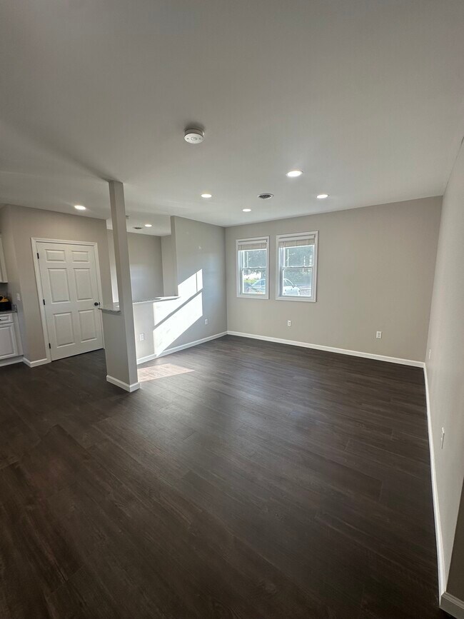 Foto del edificio - 6351 E Townline Rd