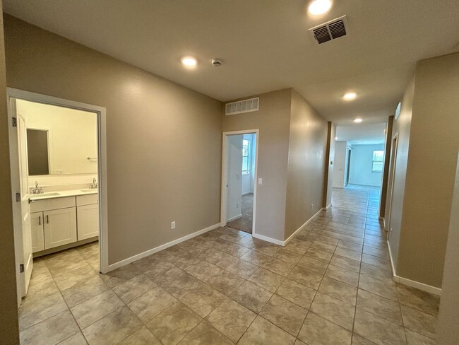 Foto del edificio - Beautiful Single Level 4x2 home in Quiet L...