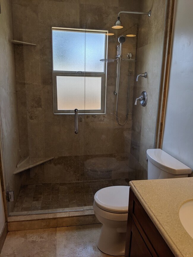 Building Photo - Beautiful Large Home in the Avenues
