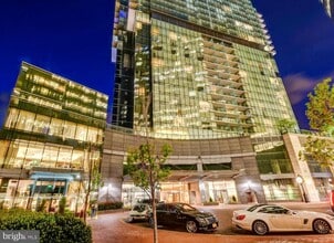 Building Photo - 300 International Drive