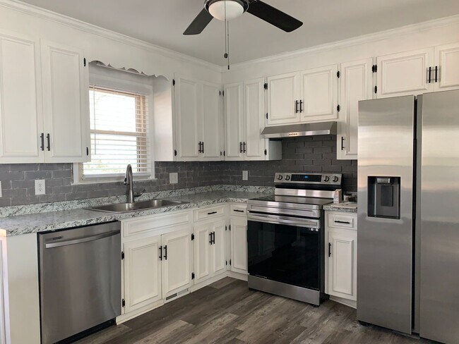 Foto del edificio - Just Reduced-Split Foyer in Campbell County off 460