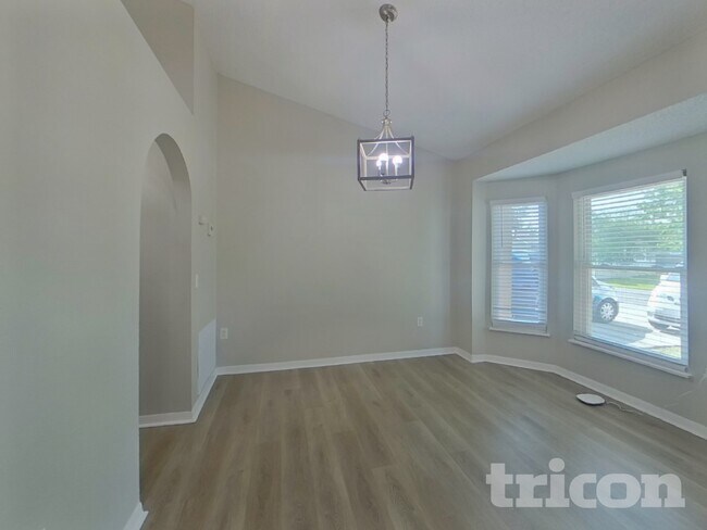 Foto del edificio - 250 Canterbury Ct