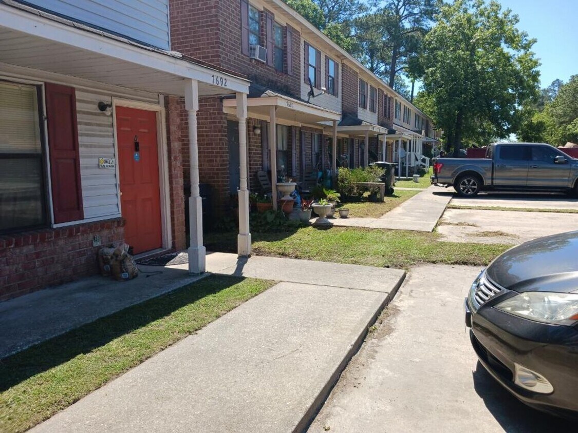 Primary Photo - Huge 3 bed unit in North Charleston!
