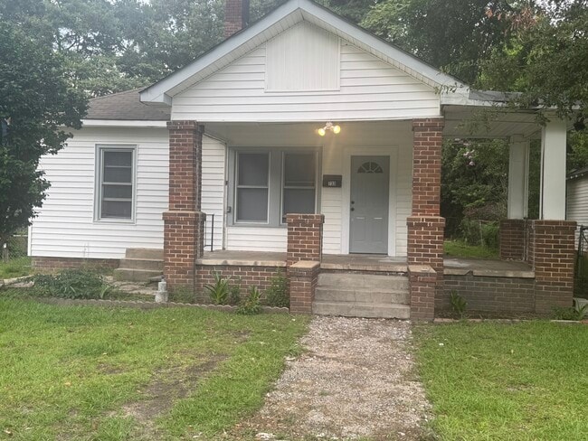 Building Photo - 733 St James Ave