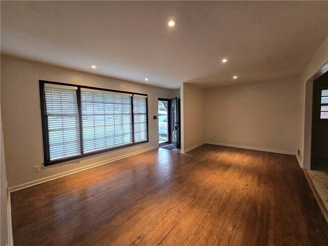 Foto del edificio - 2468 Dresden Dr NE